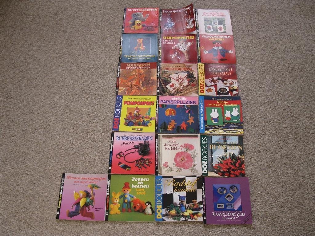 18 Cantecleer Hobbywijzer en Doeboekjes met patroonbladen, Ophalen of Verzenden, Zo goed als nieuw