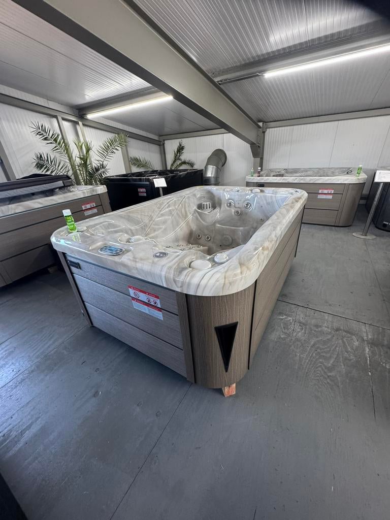 Royal Bliss - 3 persoons balboa spa nieuw 🤎