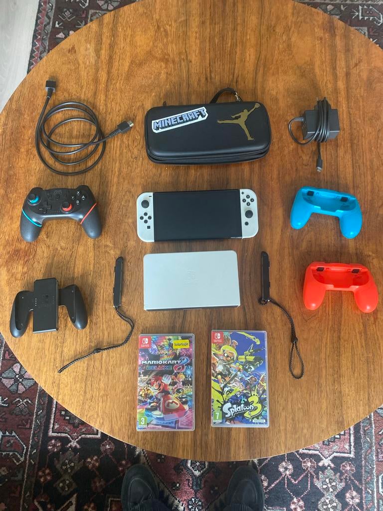 Nintendo Switch OLED compleet met games en accessoires, Switch OLED, Met games, Ophalen of Verzenden, Zo goed als nieuw