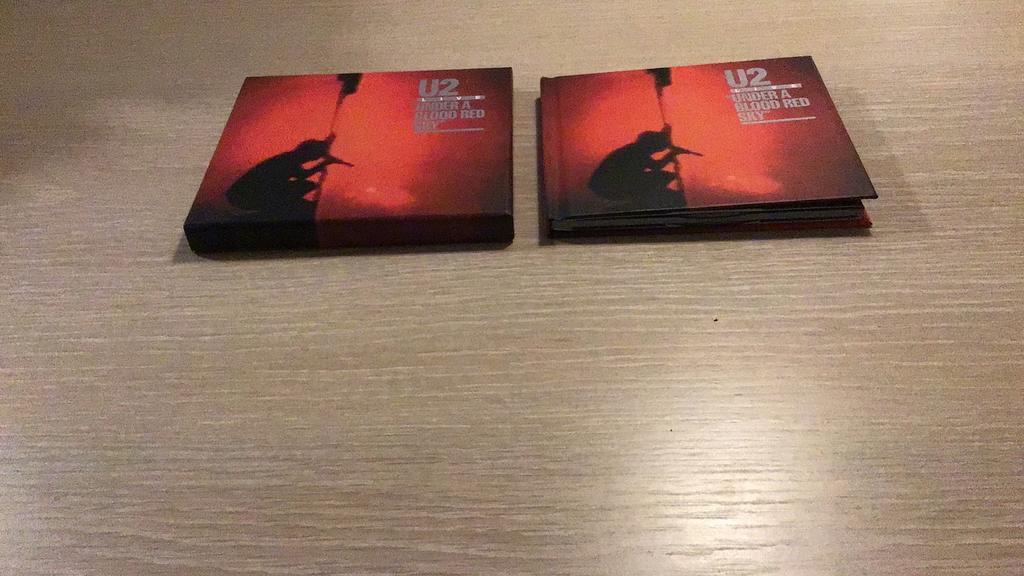 DE LUXE EDITIE  CD + DVD VAN U2: UNDER A BLOOD RED SKY, Ophalen of Verzenden, Zo goed als nieuw