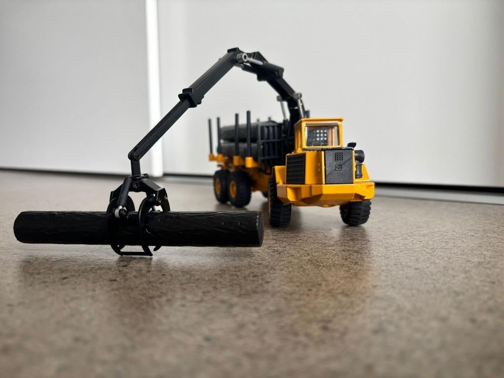 Volvo A25C A35C Houttransport Speelgoedmodel, Onbekend@voorbeeld.com, Ophalen of Verzenden, Zo goed als nieuw, Volvo