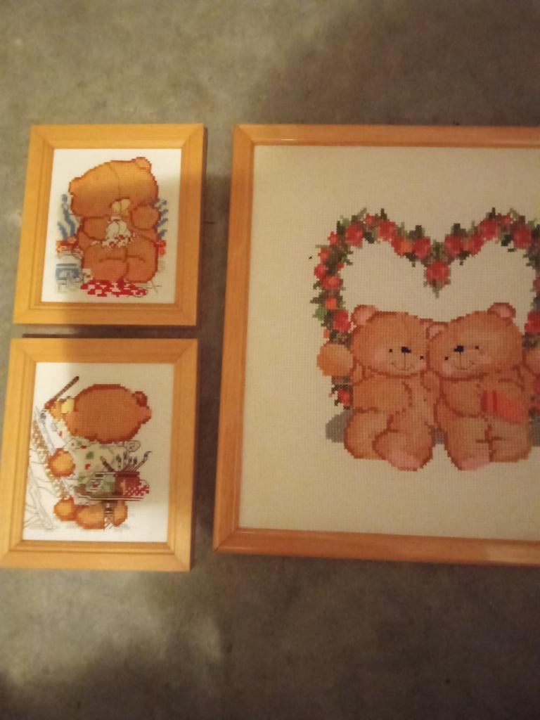 Geborduurde schilderijtjes Forever Friends, Huis en Inrichting, Woonaccessoires | Schilderijen, Tekeningen en Foto's, Minder dan 50 cm