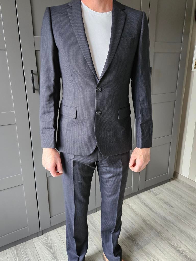 Boss kostuum heel donker blauw met witte krijtstreep, Kleding | Heren, Kostuums en Colberts, Ophalen of Verzenden, Hugo Boss, Gedragen