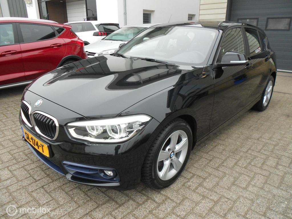 BMW 1-serie 118i Executive Automaat, Gebruikt, Met garantie (alle), Lichtsensor, Zwart