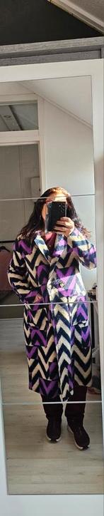 Nieuwe lange dekenjas met print (zwart/wit/paars-fuchsia), Kleding | Dames, Jassen | Winter, Ophalen of Verzenden, Nieuw, Maat 42/44 (L)