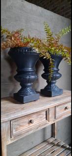 2 zware zwarte louvre gietijzeren potten vazen, zwart, Ophalen