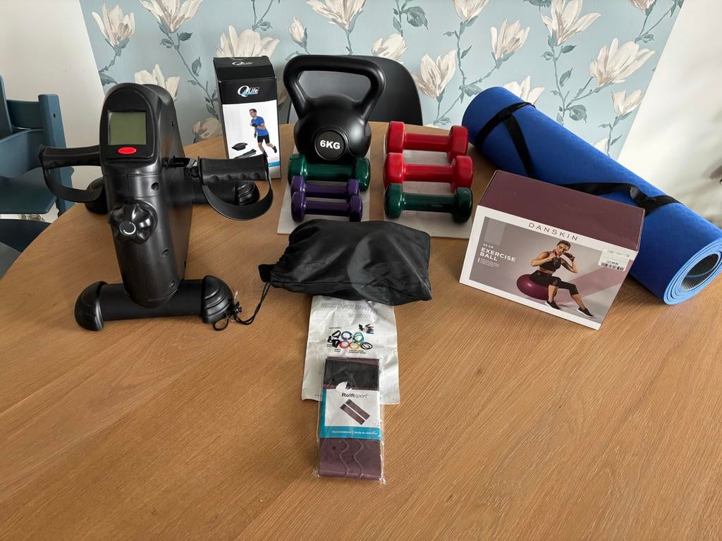 Complete Fitness Set: Hometrainer, Gewichten, Mat & Meer, Ophalen, Zo goed als nieuw