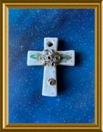 Oud klein keramiek kruisje met roosjes: Rosarium, Steyl, Ophalen of Verzenden