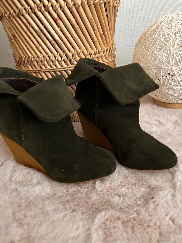 Groene suède enkellaarsjes met sleehak maat 37, Ophalen of Verzenden, Gedragen, Groen, Lage of Enkellaarzen