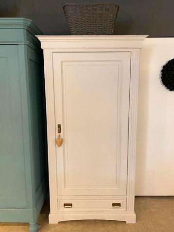 Brocante ééndeurskast Provence beschikbaar voor biedingen