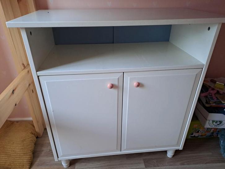 Witte commode met deurtjes, Kinderen en Baby's, Kinderkamer | Commodes en Kasten, Gebruikt, Commode, Minder dan 90 cm, 75 tot 100 cm