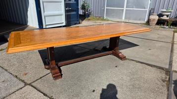 Antieke Franse wortelnoten kloostertafel 300 x 110 beschikbaar voor biedingen