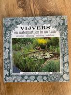 Boek :Vijvers en waterpartijen in uw tuin, Ophalen of Verzenden, Zo goed als nieuw, Tuinieren en Tuinplanten