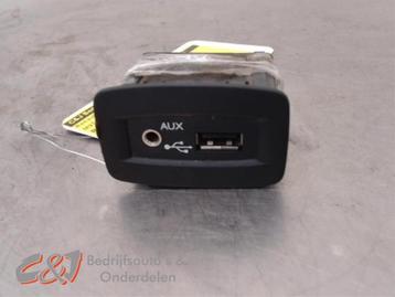AUX/USB aansluiting van een Renault Master beschikbaar voor biedingen