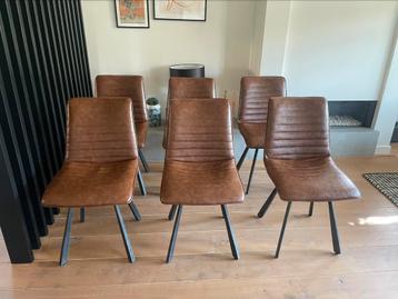 6 eetkamer stoelen beschikbaar voor biedingen