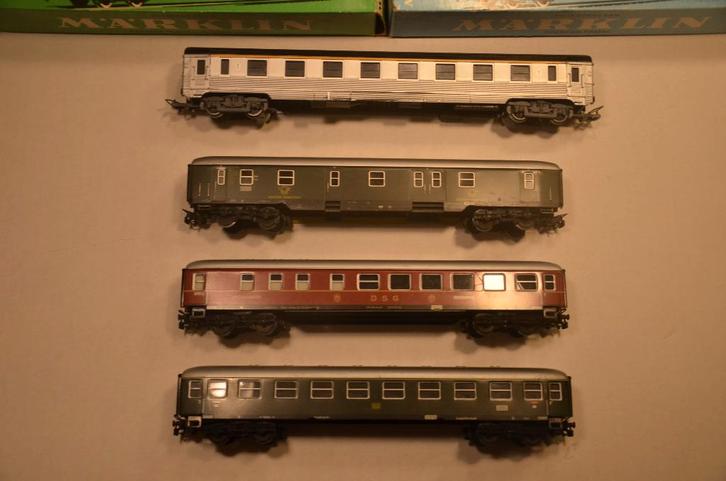 Marklin 3x personenrijtuig 4022 - 4024 - 4047 (en 1 Jouef), Hobby en Vrije tijd, Modeltreinen | H0, Gebruikt, Wagon, Wisselstroom