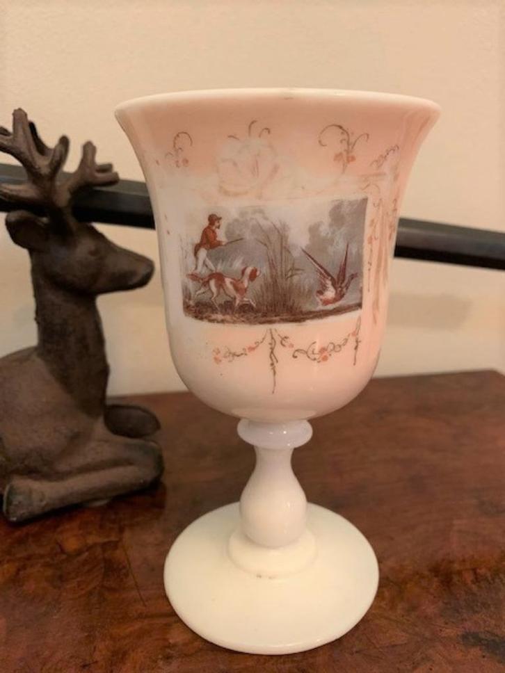 ANTIEKE BOKAAL OPALINE - EENDENJACHT, Antiek en Kunst, Antiek | Glas en Kristal, Verzenden