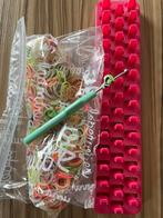Loom Bands Set - Bord, Haak en Elastiekjes, Ophalen, Gebruikt, Materiaal
