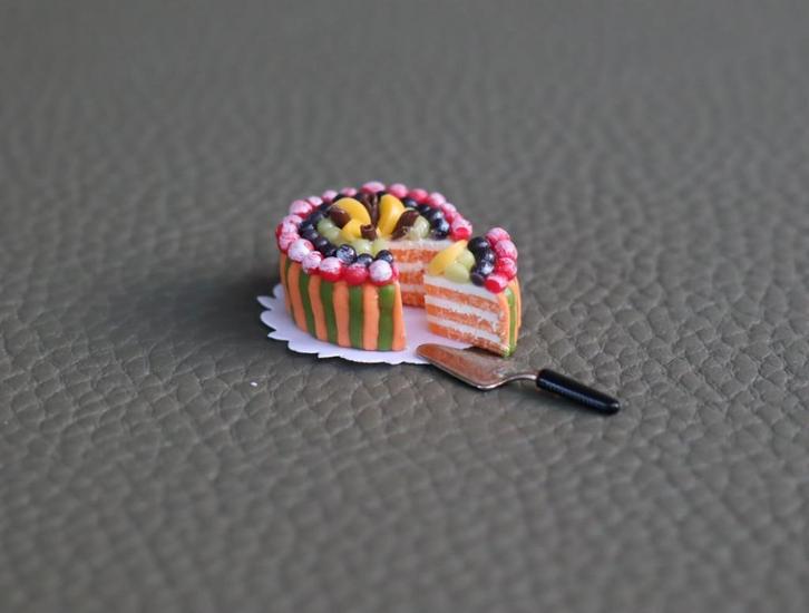 Mooie fruittaart met een los stuk., Verzamelen, Poppenhuizen en Toebehoren, Nieuw, Gebruiksvoorwerp, Ophalen of Verzenden