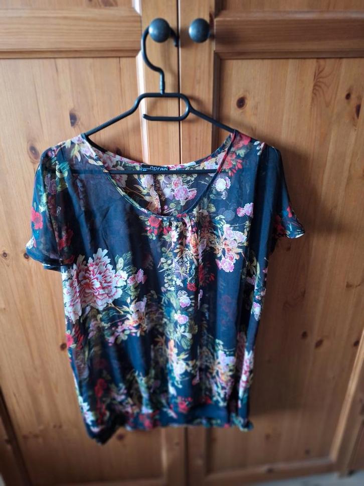 Kleurrijke blouse Norah 42 botanische print soepelvallend, Kleding | Dames, Tops, Zo goed als nieuw, Maat 42/44 (L), Overige kleuren