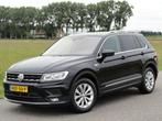 Volkswagen TIGUAN 1.5TSI HIGHLINE FULL LED I PANO I LEER I E, Voorwielaandrijving, Euro 6, 4 cilinders, Zwart