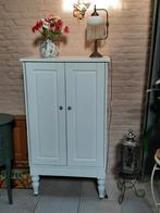 Leuke Brocante Meidenkast met Sierlijke Poten, Ophalen