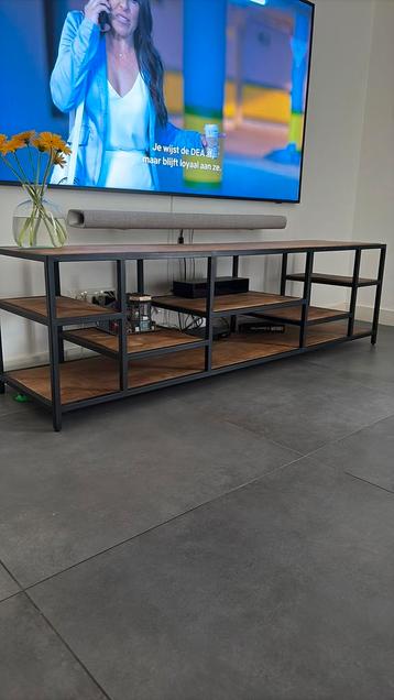 Mangohout/staal tv meubel beschikbaar voor biedingen