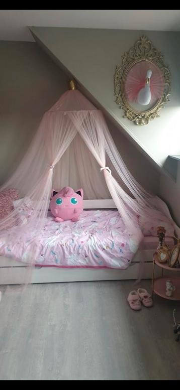 Bed met bedlade. beschikbaar voor biedingen