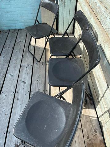 4 Zwarte Klapstoelen - Prima Staat beschikbaar voor biedingen