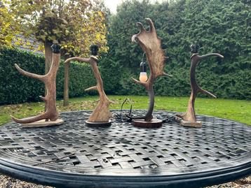 Geweilamp.schemerlamp.geweien.edelhert.damhert.tafellamp. beschikbaar voor biedingen