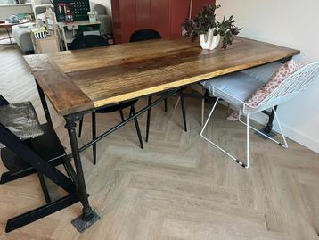 Eetkamertafel 180 x 90 beschikbaar voor biedingen