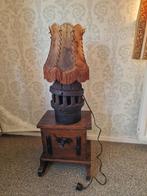 Unieke vintage lamp met houten wielbasis, Antiek en Kunst, Ophalen of Verzenden