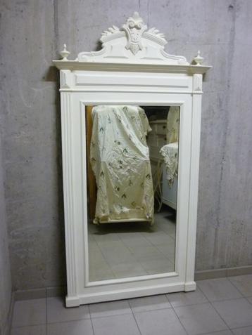 Grote spiegel met ornamentale kuif hout antiek brocante  beschikbaar voor biedingen