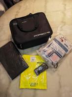 Porsche tasje met accessoires. Leuk voor in de auto. 1 X tas, Ophalen of Verzenden, Nieuw, Zwart, Met knipsluiting