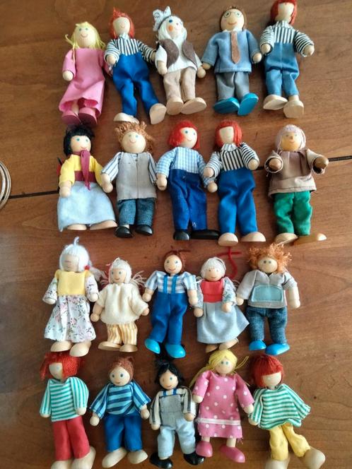 20 Poppenhuispoppetjes. Van hout en stof. Buigbare ledematen, Verzamelen, Poppenhuizen en Toebehoren, Gebruikt, Poppenhuis, Ophalen of Verzenden