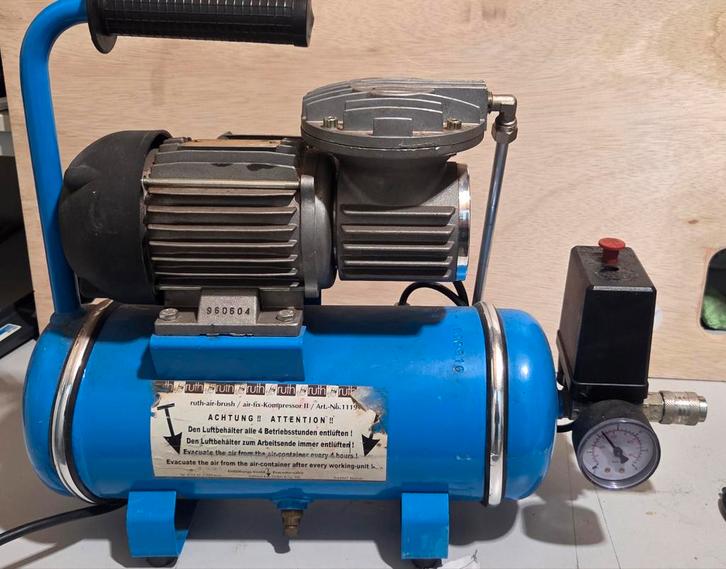 AirBrush Minicompressor - Compact en Krachtig!, Doe-het-zelf en Verbouw, Compressors, Gebruikt, Minder dan 6 bar, Minder dan 25 liter