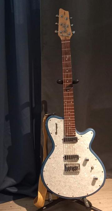 Godin Radiator 1999 Racecar Blue elektrische gitaar beschikbaar voor biedingen