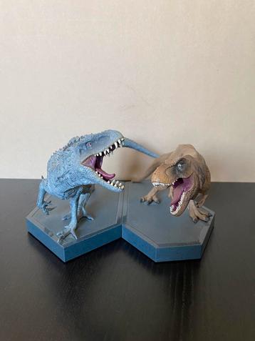 Jurassic World Indominus Rex en T-Rex beschikbaar voor biedingen