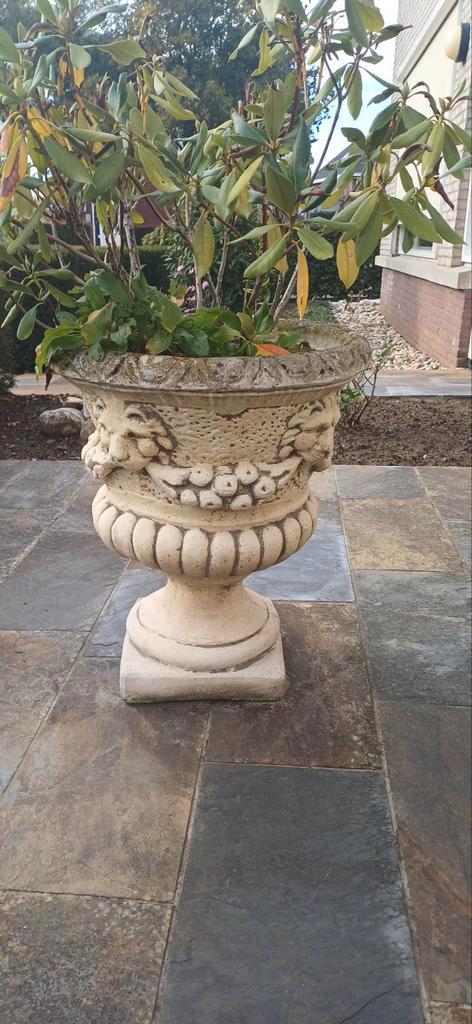 Grote, zware buitenbloembak, Tuin en Terras, Bloempotten, Gebruikt, Beton, Balkon, Tuin, 40 tot 70 cm, 40 cm of meer, Rond, Ophalen of Verzenden