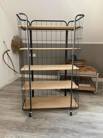 Bakkerskast op wielen beschikbaar voor biedingen