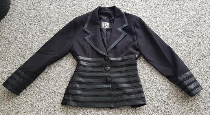 Vivian Exclusive Paris zwart getailleerd jasje maat 36, Kleding | Dames, Jasjes, Kostuums en Pakken, Zo goed als nieuw, Jasje