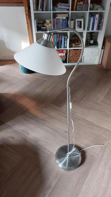 Staande lamp beschikbaar voor biedingen