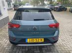 Volkswagen T-ROC 1.5 TSI Life Edition / Nieuwstaat / Add. Cr, Voorwielaandrijving, Gebruikt, Blauw, 1204 kg