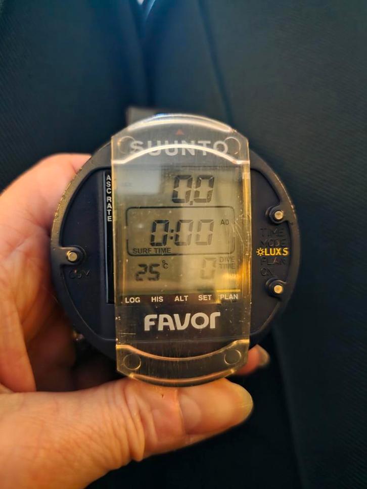 Suunto Favor Duikcomputer, Watersport en Boten, Duiken, Gebruikt, Duikcomputer, Ophalen of Verzenden