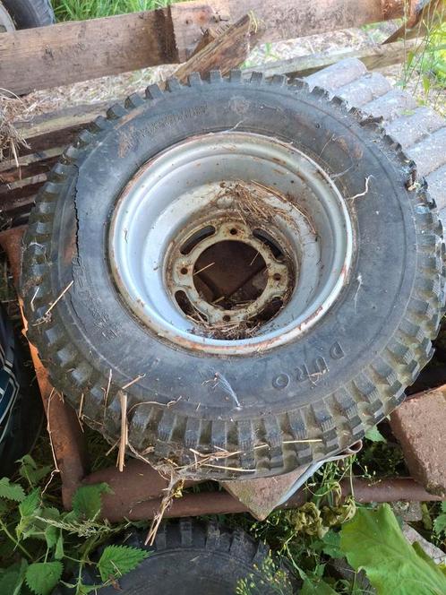 Drie quad banden op vier gaats velgen, Auto diversen, Aanhangwagen-onderdelen, Ophalen