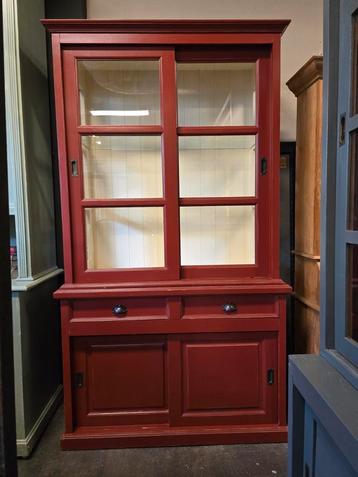 Super leuke, rode vitrinekast | Buffetkast | glazen zijkant beschikbaar voor biedingen