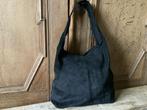 NIEUW zwart suède leren tas schoudertas, Sieraden, Tassen en Uiterlijk, Tassen | Schoudertassen, Ophalen of Verzenden, Nieuw
