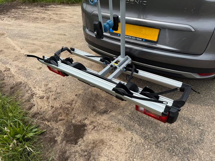 Te huur: MovaNext Lux fietsendrager, Auto diversen, Fietsendragers, Zo goed als nieuw, Trekhaakdrager, 3 fietsen of meer, Elektrische fiets