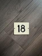 Huisnummer 18, Ophalen of Verzenden, Zo goed als nieuw