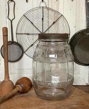 Brocante oude glazen pot / snoeppot met schroef deksel  beschikbaar voor biedingen